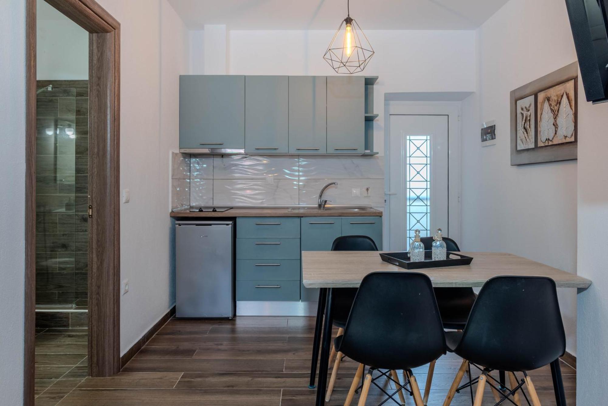 Aigli Luxury Studios Nea Roda Exteriér fotografie