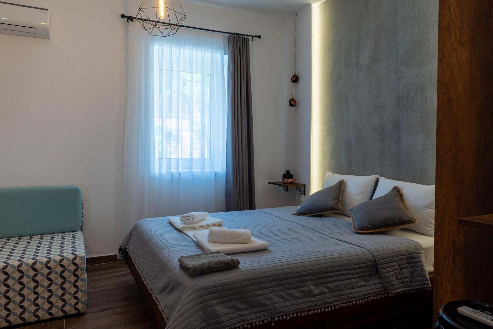 Aigli Luxury Studios Nea Roda Exteriér fotografie