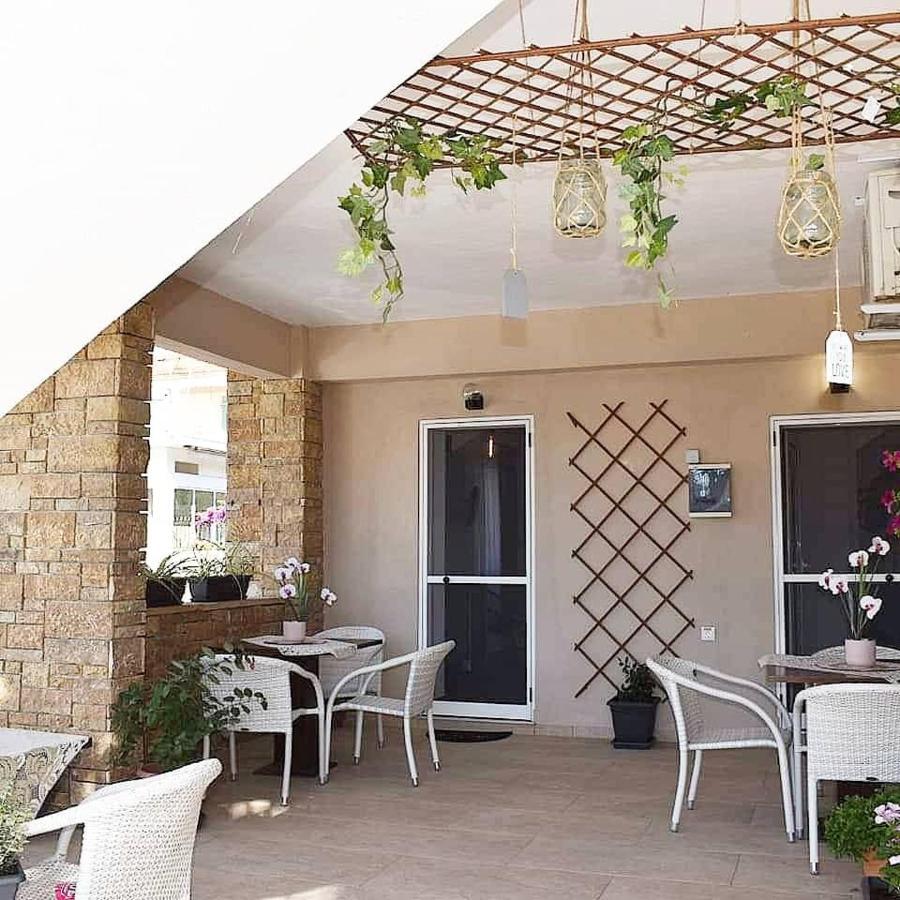 Aigli Luxury Studios Nea Roda Exteriér fotografie